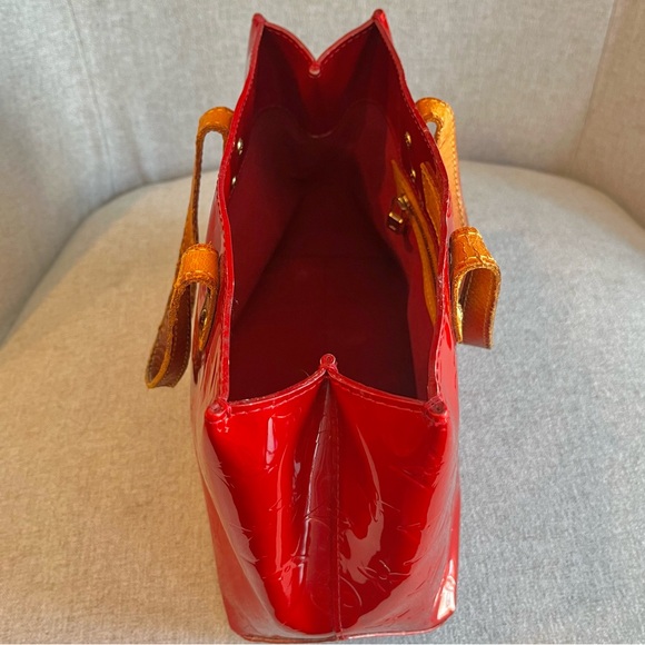 Louis Vuitton Authentic Vernis Reade PM Red Metallic Monogram Small Tote Bag - Picture 6 of 13